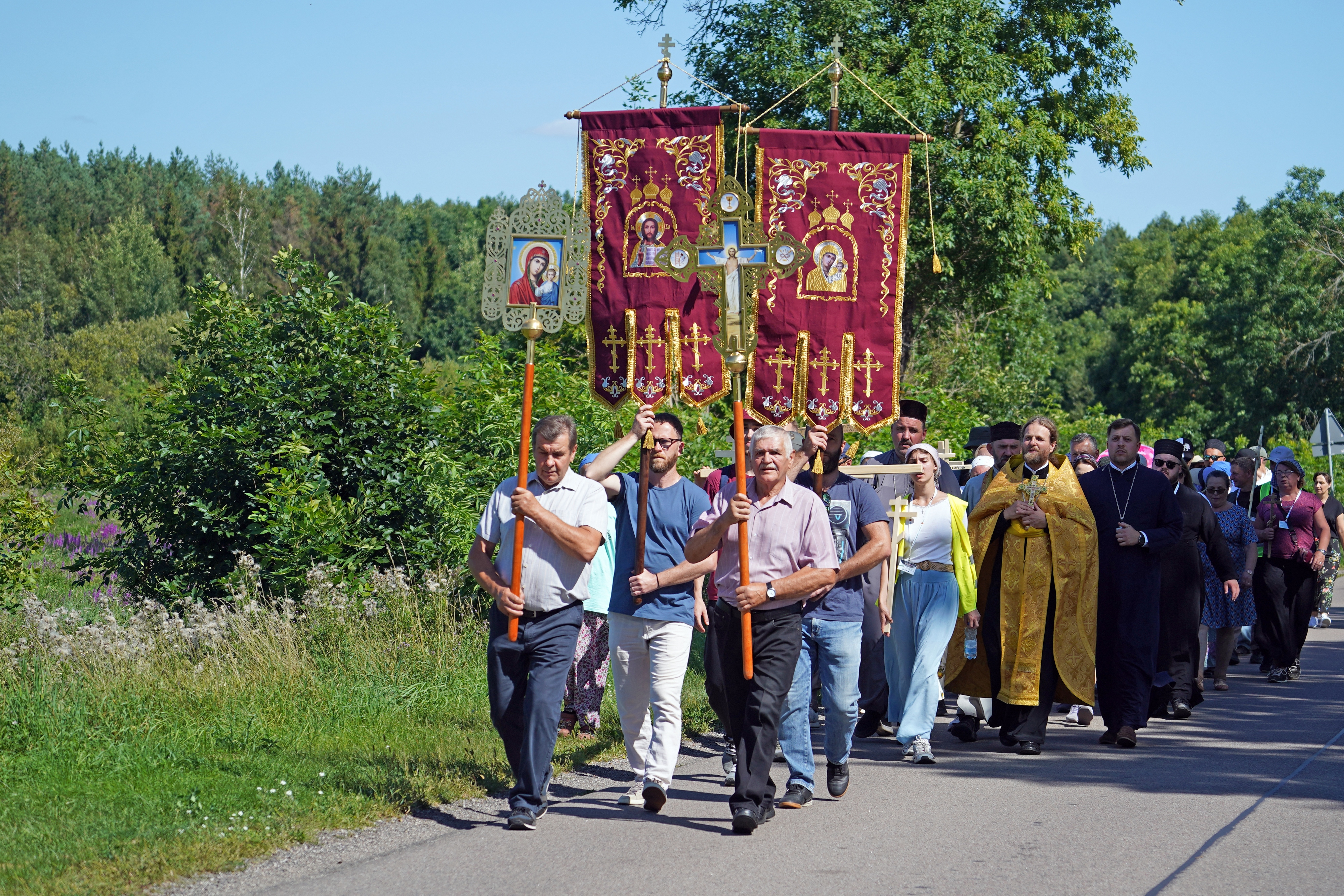 Pilgrims from Sokółka on the way to Grabarka Convent 