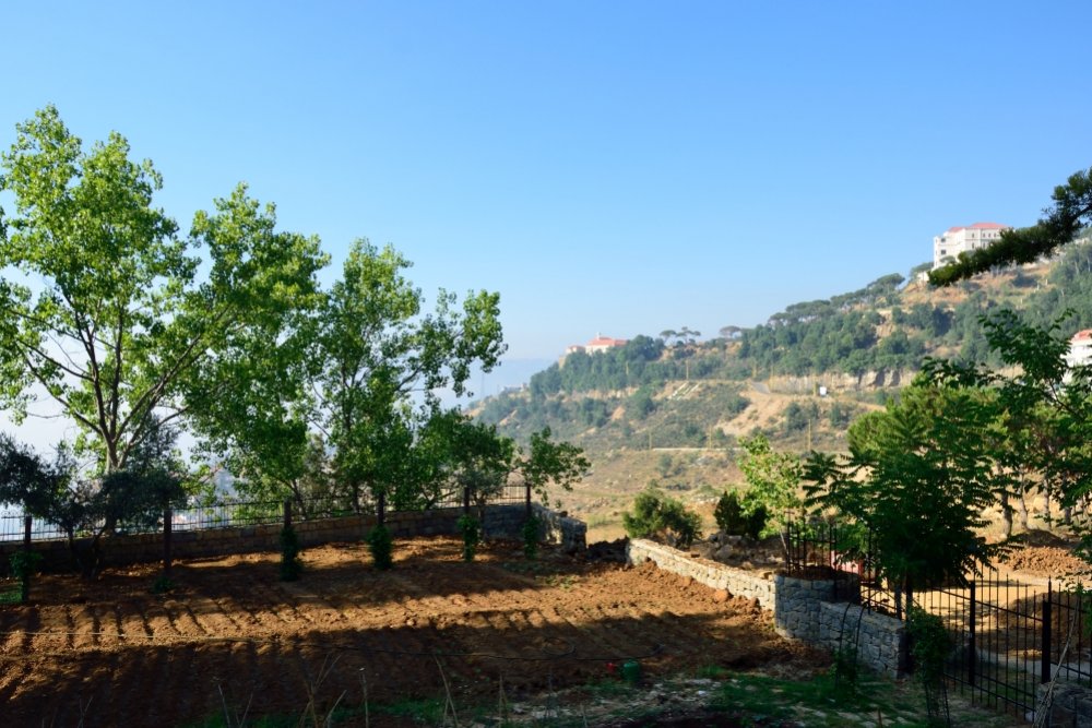 Spojrzenie z żeńskiego monasteru na męski monaster w Szłajja  