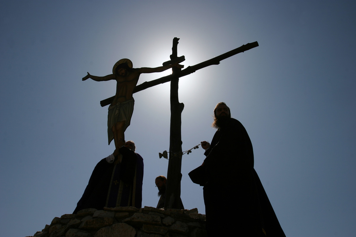 Good Friday 12:00 the midday. 