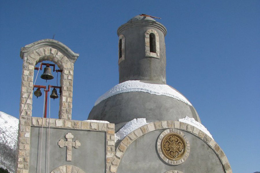 Црква у подножју Румије   