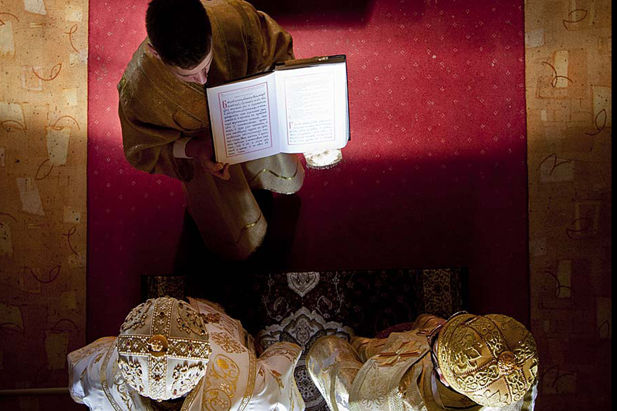 Архијерејска литургија (улазак у храм)   