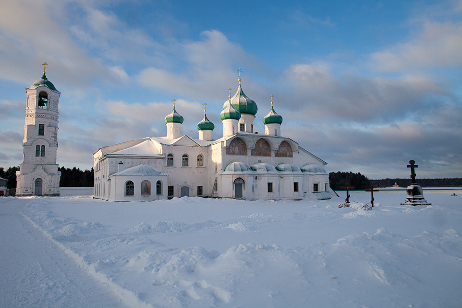 Зимнее утро. Александро-Свирский монастырь  