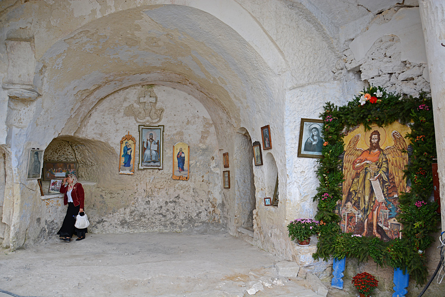 Lyadova Useknovensky rock Monastery 