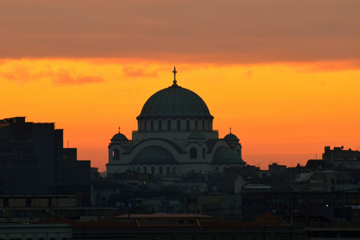Храм Св. Саве у рано јутро